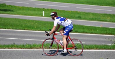 ¿Qué ruedas llevan los ciclistas profesionales?